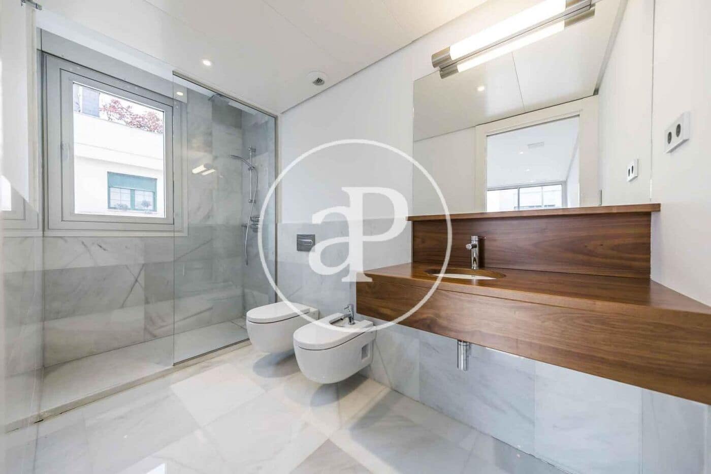 Villa/Maison de 5 chambres à louer à Madrid ville avec piscine garage - 8 000 € (Ref: 10102496)
