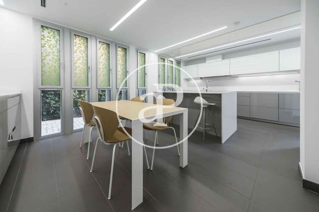 Villa/Maison de 5 chambres à louer à Ciudad Lineal, Madrid ville avec piscine garage - 8 000 € (Ref: 10102496)