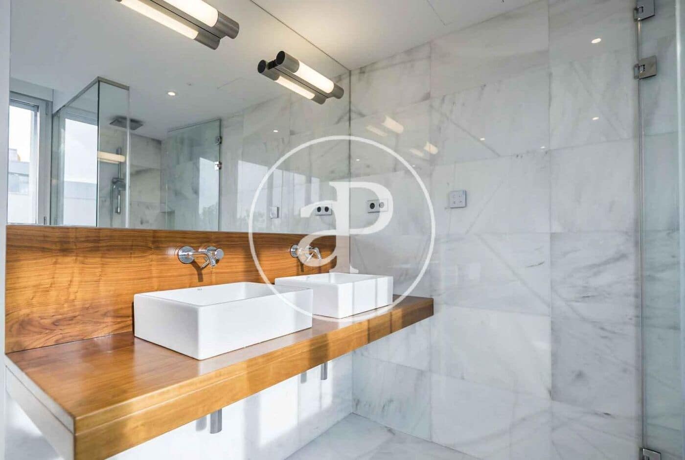 Villa/Maison de 5 chambres à louer à Madrid ville avec piscine garage - 8 000 € (Ref: 10102496)
