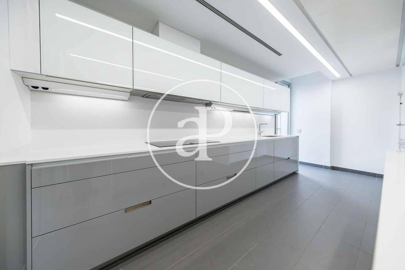 Villa/Maison de 5 chambres à louer à Madrid ville avec piscine garage - 8 000 € (Ref: 10102496)