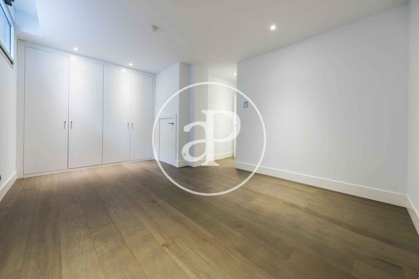 Villa/Maison de 5 chambres à louer à Madrid ville avec piscine garage - 8 000 € (Ref: 10102496)