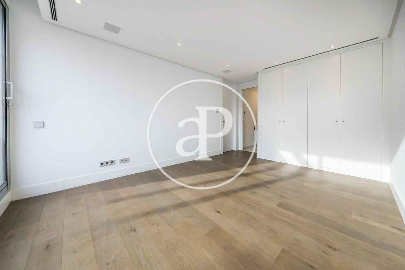 Villa/Maison de 5 chambres à louer à Madrid ville avec piscine garage - 8 000 € (Ref: 10102496)