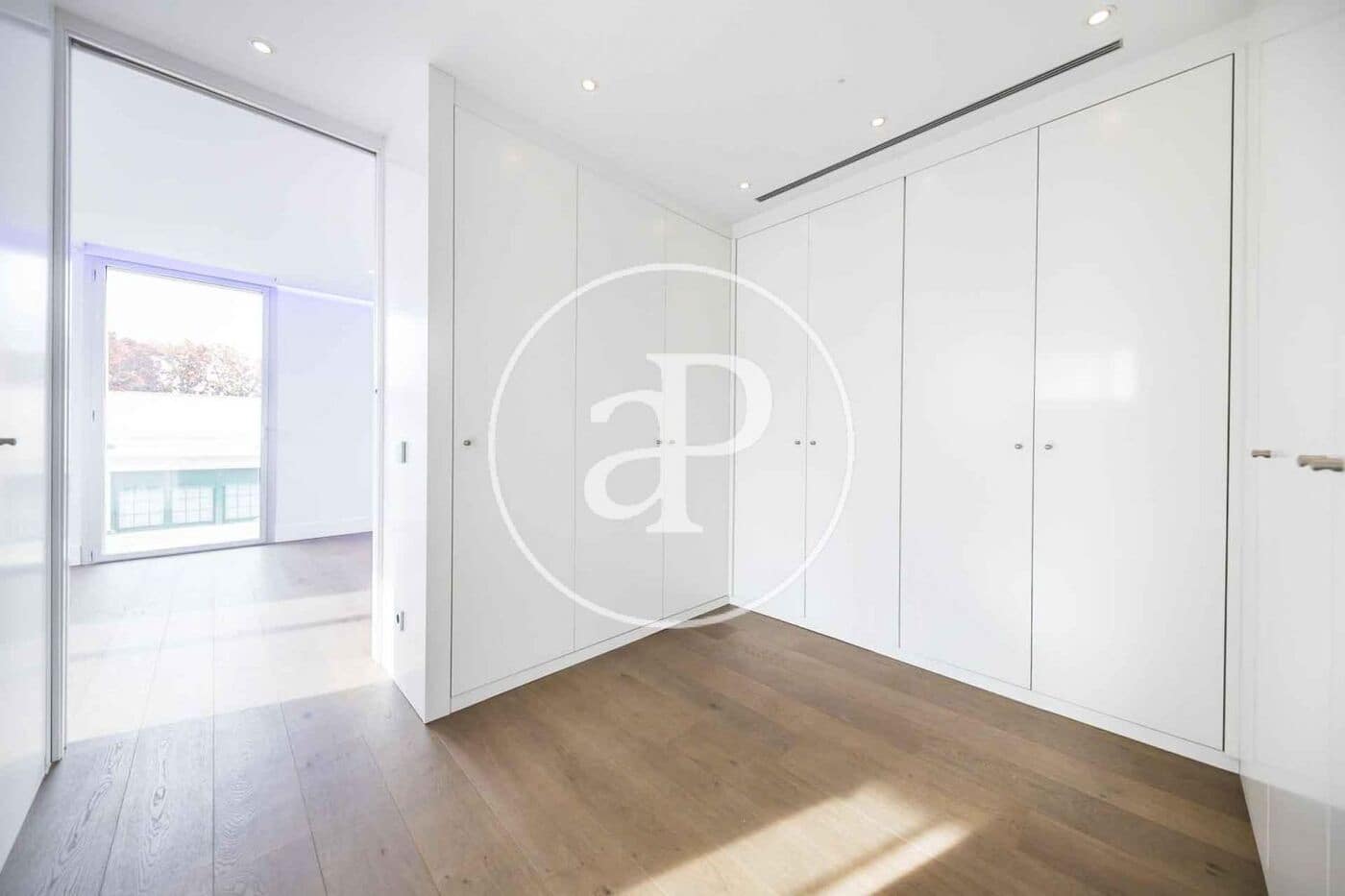Villa/Maison de 5 chambres à louer à Madrid ville avec piscine garage - 8 000 € (Ref: 10102496)