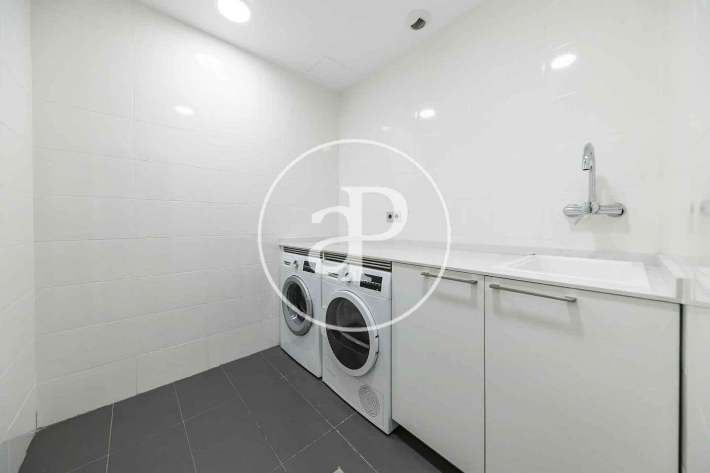 Villa/Maison de 5 chambres à louer à Madrid ville avec piscine garage - 8 000 € (Ref: 10102496)