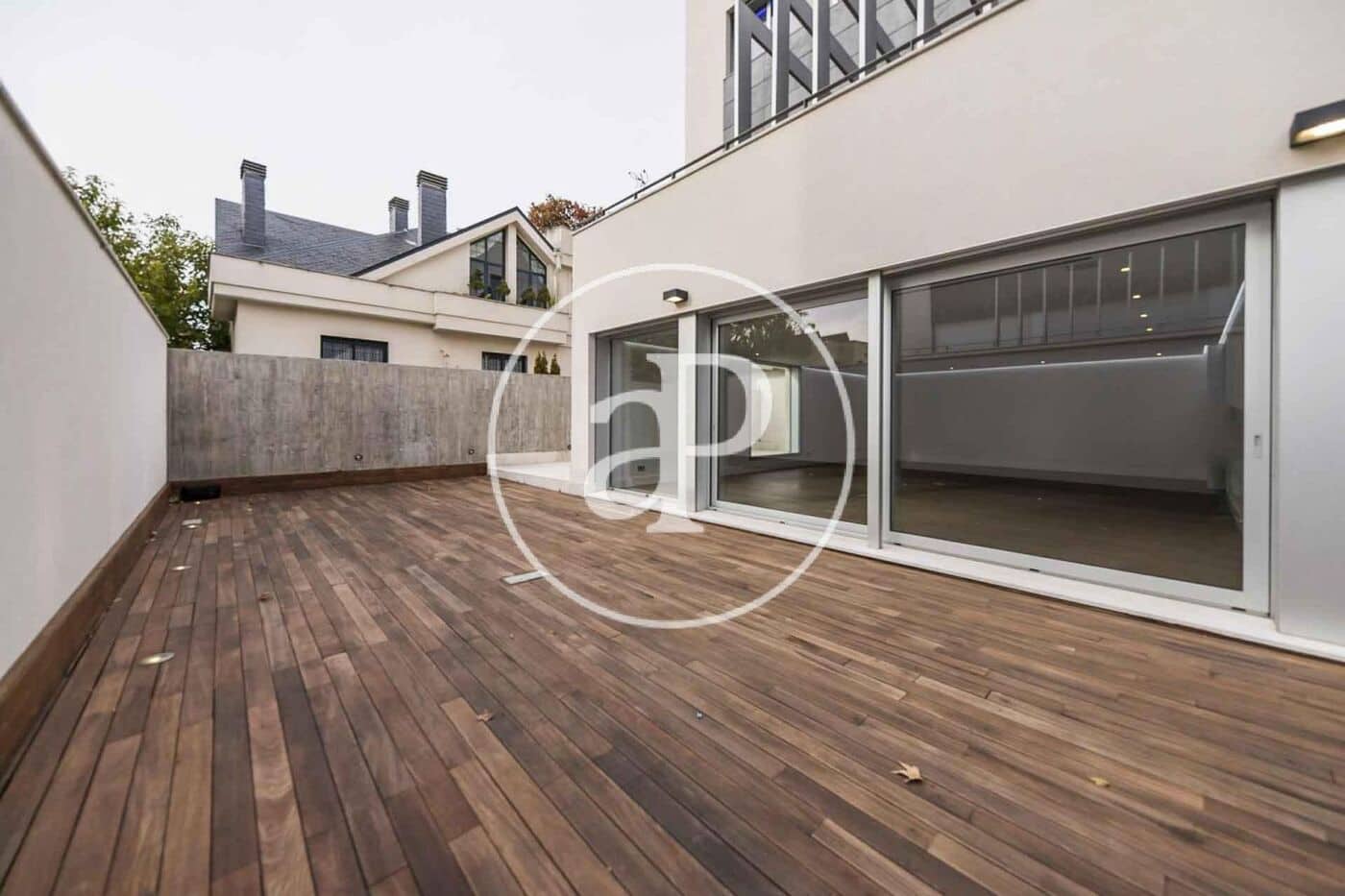 Villa/Maison de 5 chambres à louer à Madrid ville avec piscine garage - 8 000 € (Ref: 10102496)