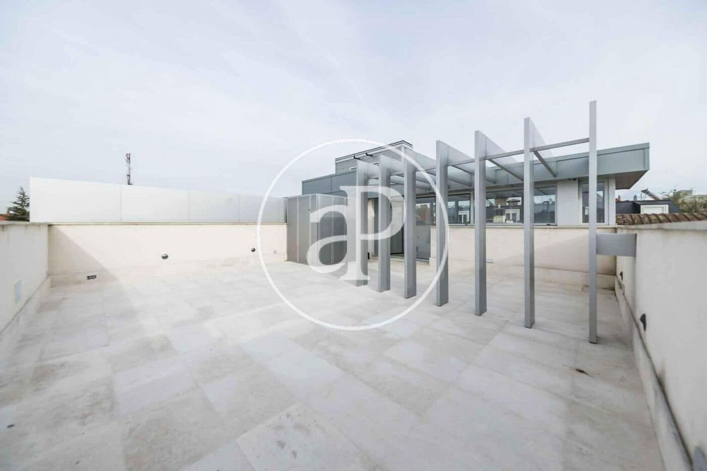 Villa/Maison de 5 chambres à louer à Madrid ville avec piscine garage - 8 000 € (Ref: 10102496)