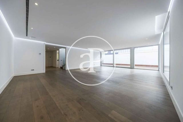 Villa/Maison de 5 chambres à louer à Ciudad Lineal, Madrid ville avec piscine garage - 8 000 € (Ref: 10102496)