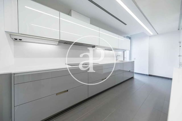 Villa/Maison de 5 chambres à louer à Ciudad Lineal, Madrid ville avec piscine garage - 8 000 € (Ref: 10102496)
