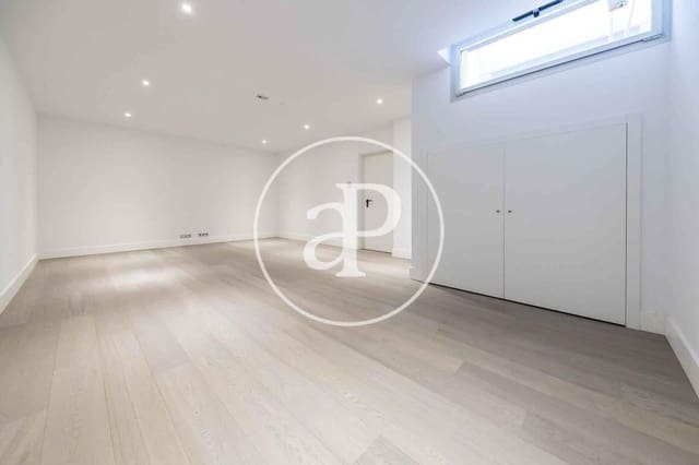 Villa/Maison de 5 chambres à louer à Ciudad Lineal, Madrid ville avec piscine garage - 8 000 € (Ref: 10102496)