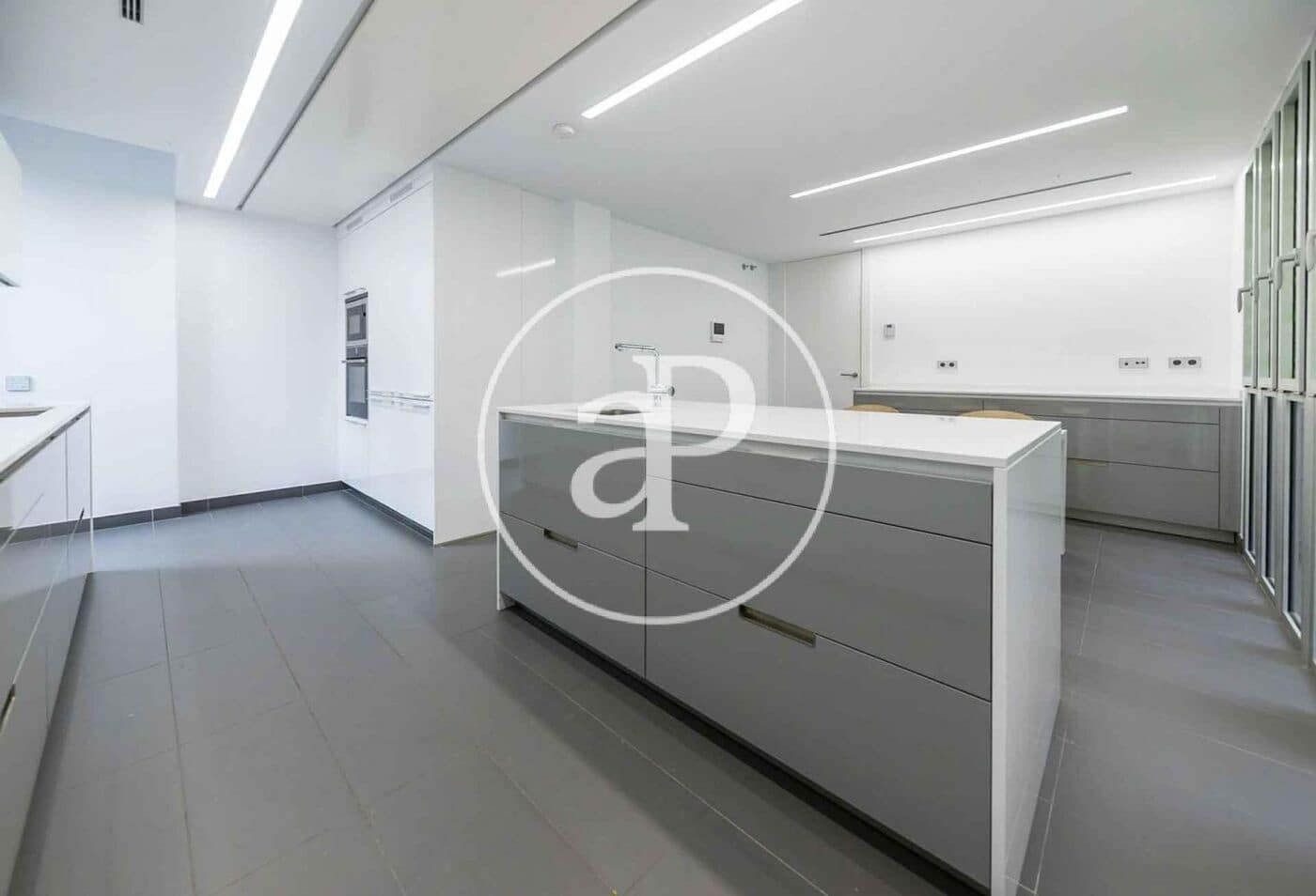 Villa/Maison de 5 chambres à louer à Madrid ville avec piscine garage - 8 000 € (Ref: 10102496)
