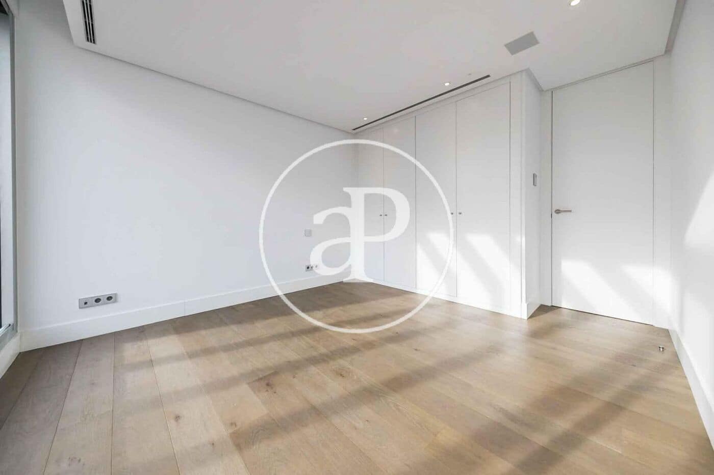 Villa/Maison de 5 chambres à louer à Madrid ville avec piscine garage - 8 000 € (Ref: 10102496)