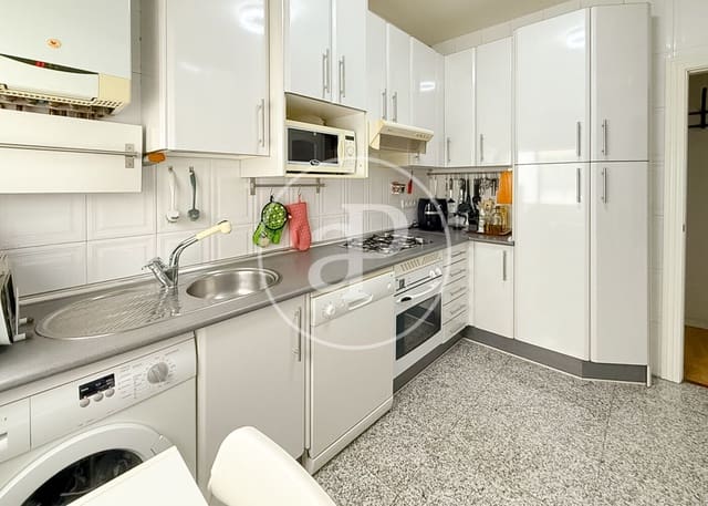 2 soveværelse Lejlighed til salg i Universidad, Madrid by - € 1.250.000 (Ref: 10102497)