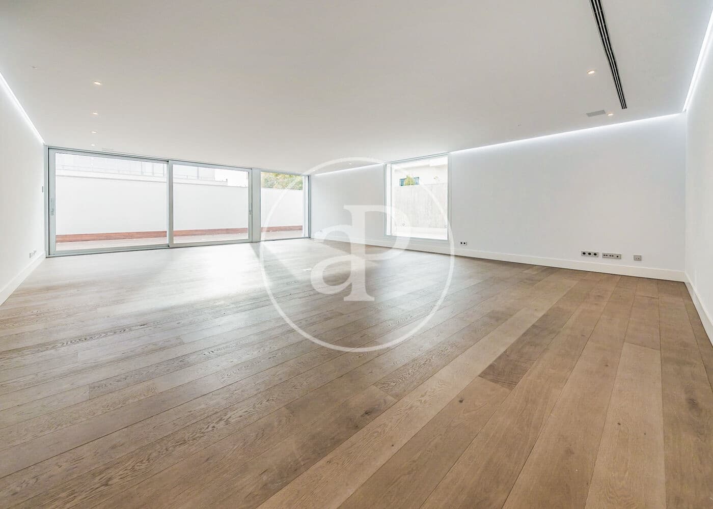 5 bedroom Villa for sale in Madrid city with pool garage - € 3,500,000 (Ref: 10109632)
