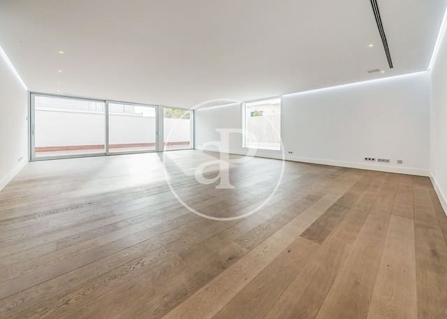 5 bedroom Villa for sale in Ciudad Lineal, Madrid city with pool garage - € 3,500,000 (Ref: 10109632)