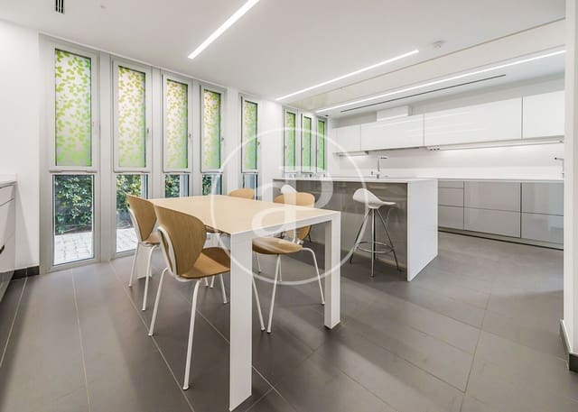 5 bedroom Villa for sale in Ciudad Lineal, Madrid city with pool garage - € 3,500,000 (Ref: 10109632)