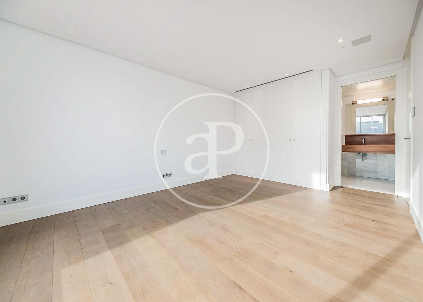 5 bedroom Villa for sale in Madrid city with pool garage - € 3,500,000 (Ref: 10109632)