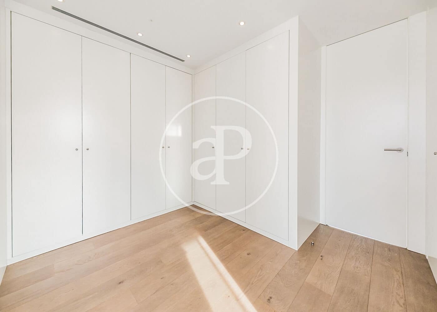 5 bedroom Villa for sale in Madrid city with pool garage - € 3,500,000 (Ref: 10109632)