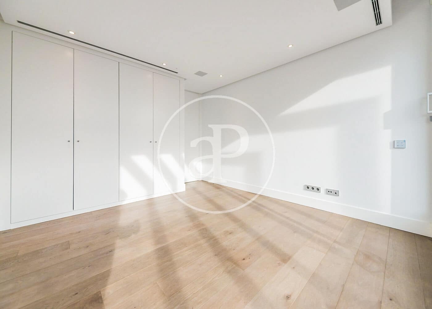 5 bedroom Villa for sale in Madrid city with pool garage - € 3,500,000 (Ref: 10109632)