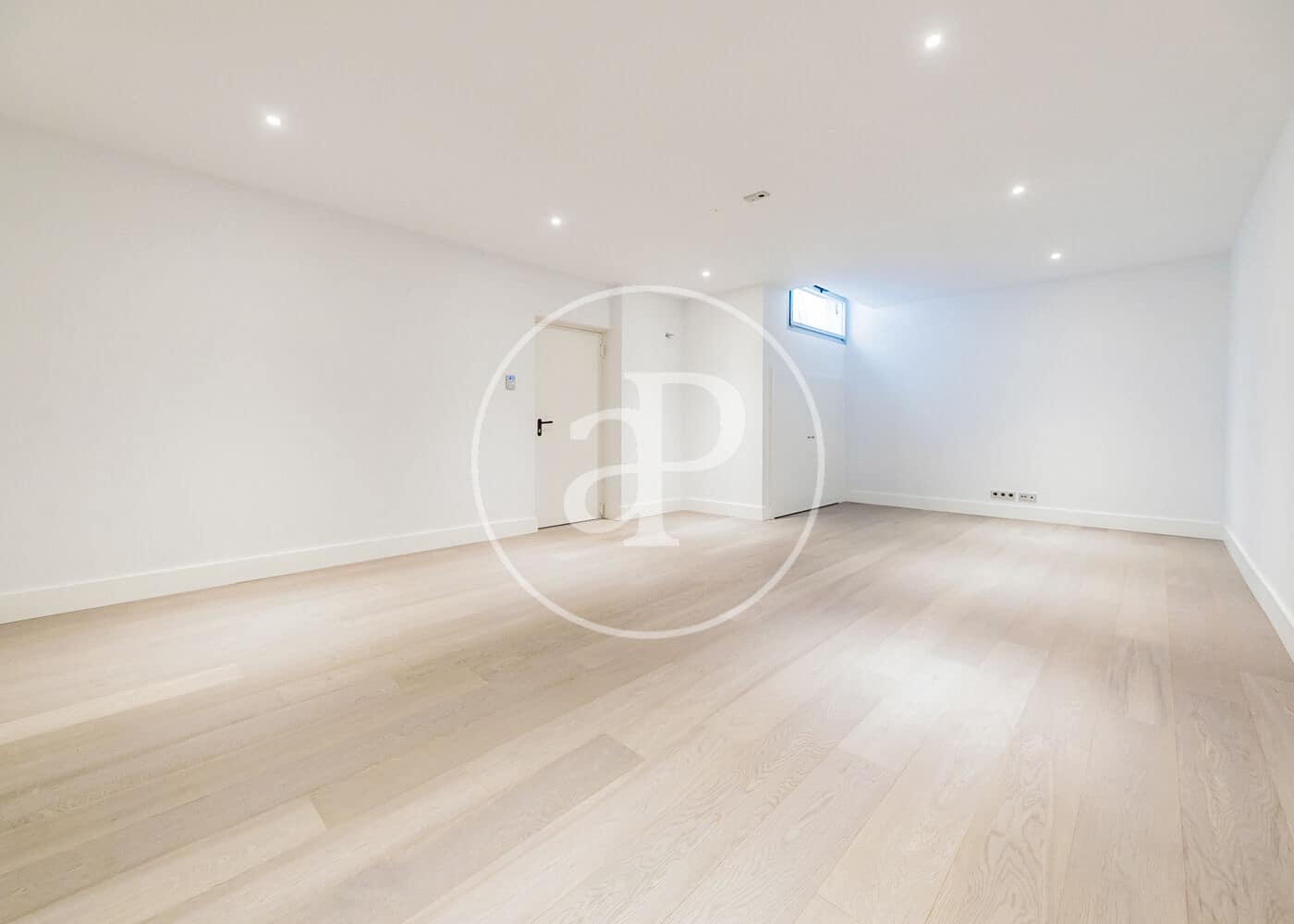 5 bedroom Villa for sale in Madrid city with pool garage - € 3,500,000 (Ref: 10109632)