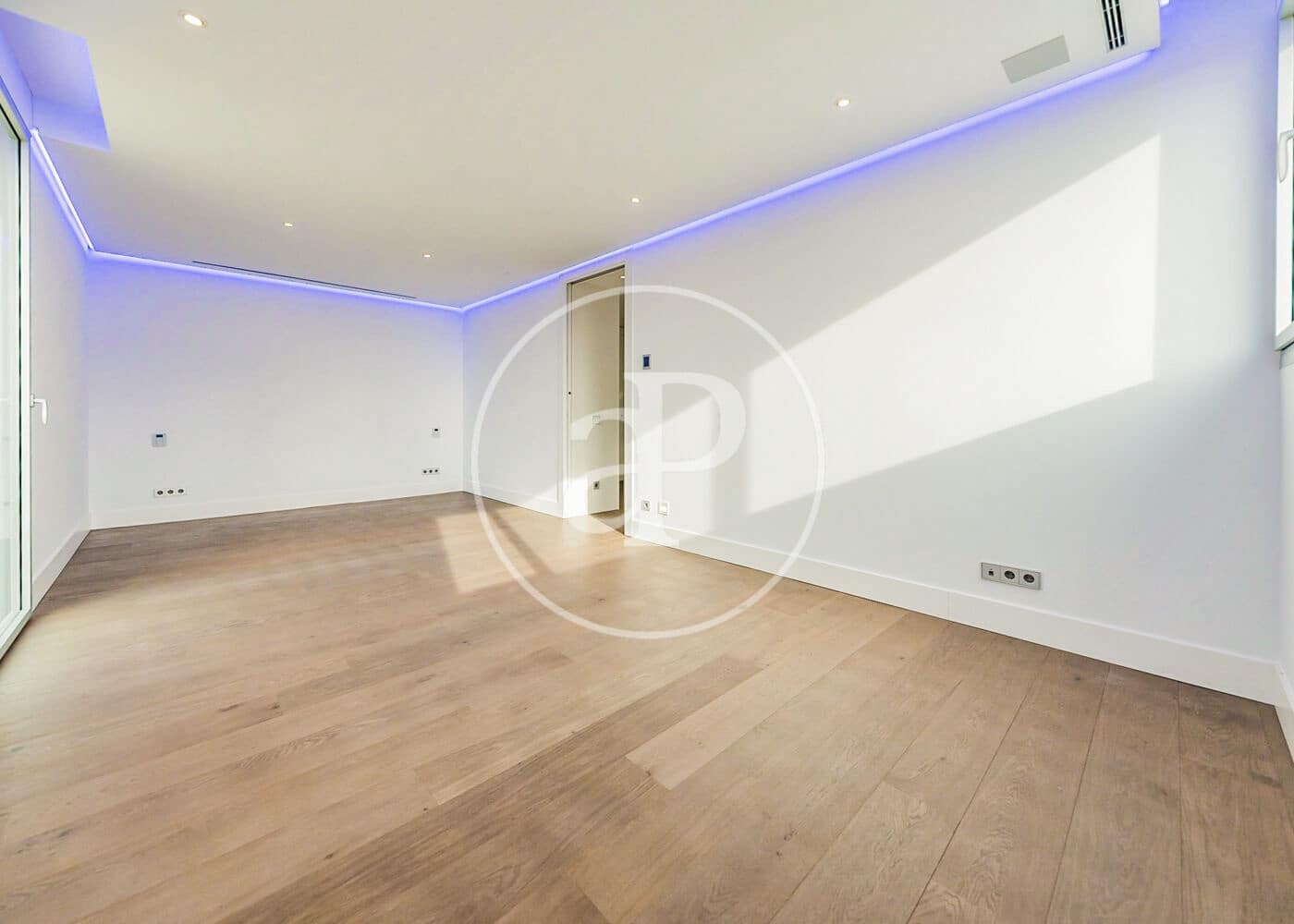 5 bedroom Villa for sale in Madrid city with pool garage - € 3,500,000 (Ref: 10109632)