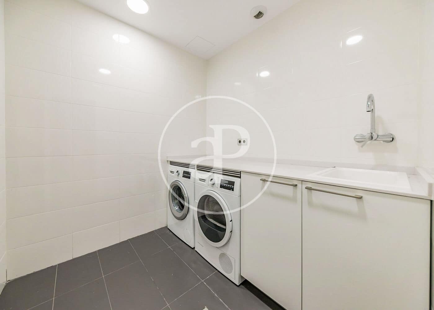 5 bedroom Villa for sale in Madrid city with pool garage - € 3,500,000 (Ref: 10109632)