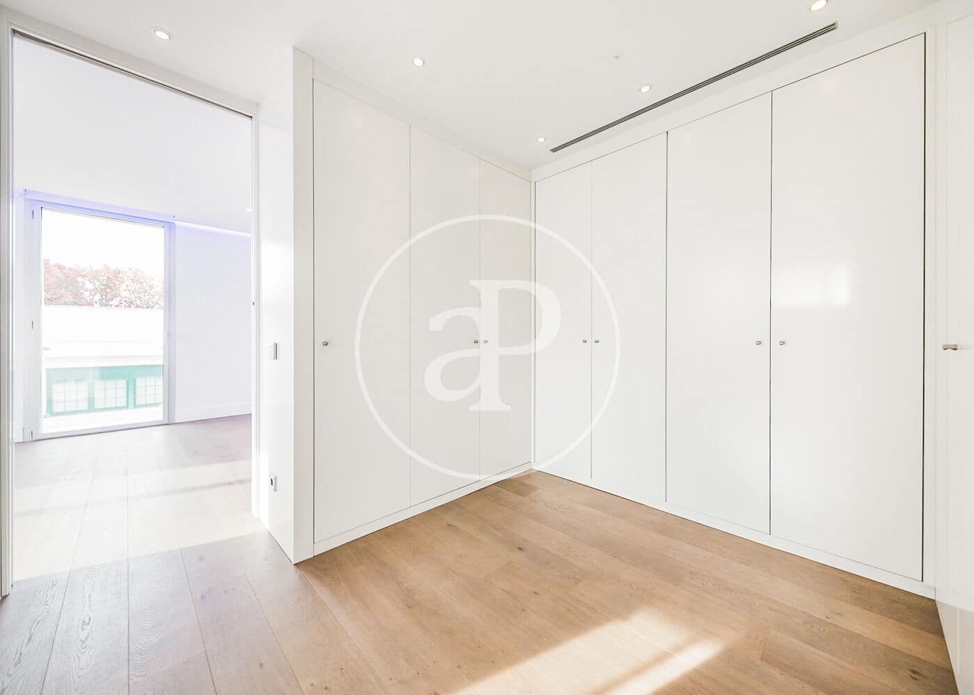 5 bedroom Villa for sale in Madrid city with pool garage - € 3,500,000 (Ref: 10109632)