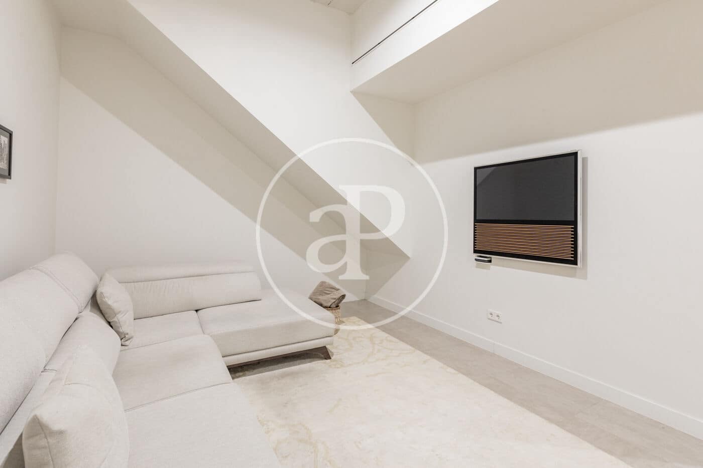 5 bedroom Villa for sale in La Moraleja with pool garage - € 2,180,000 (Ref: 10109635)