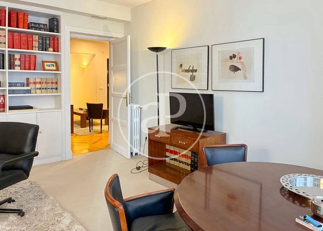 3 slaapkamer Appartement te huur in Universidad, Madrid stad - € 4.500 (Ref: 10115672)