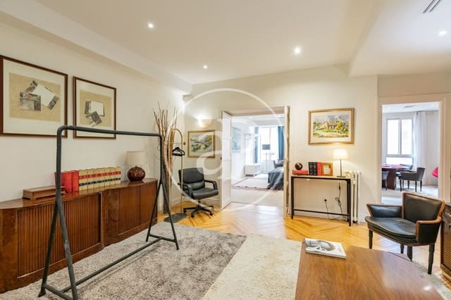 Apartamento de 3 habitaciones en Universidad, Madrid ciudad en alquiler - 4.500 € (Ref: 10115672)