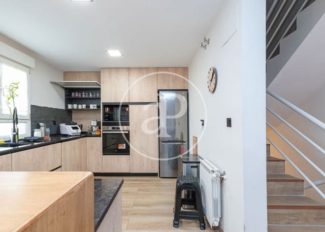 4 slaapkamer Villa te koop in Torrejón de Ardoz met garage - € 640.000 (Ref: 10115673)