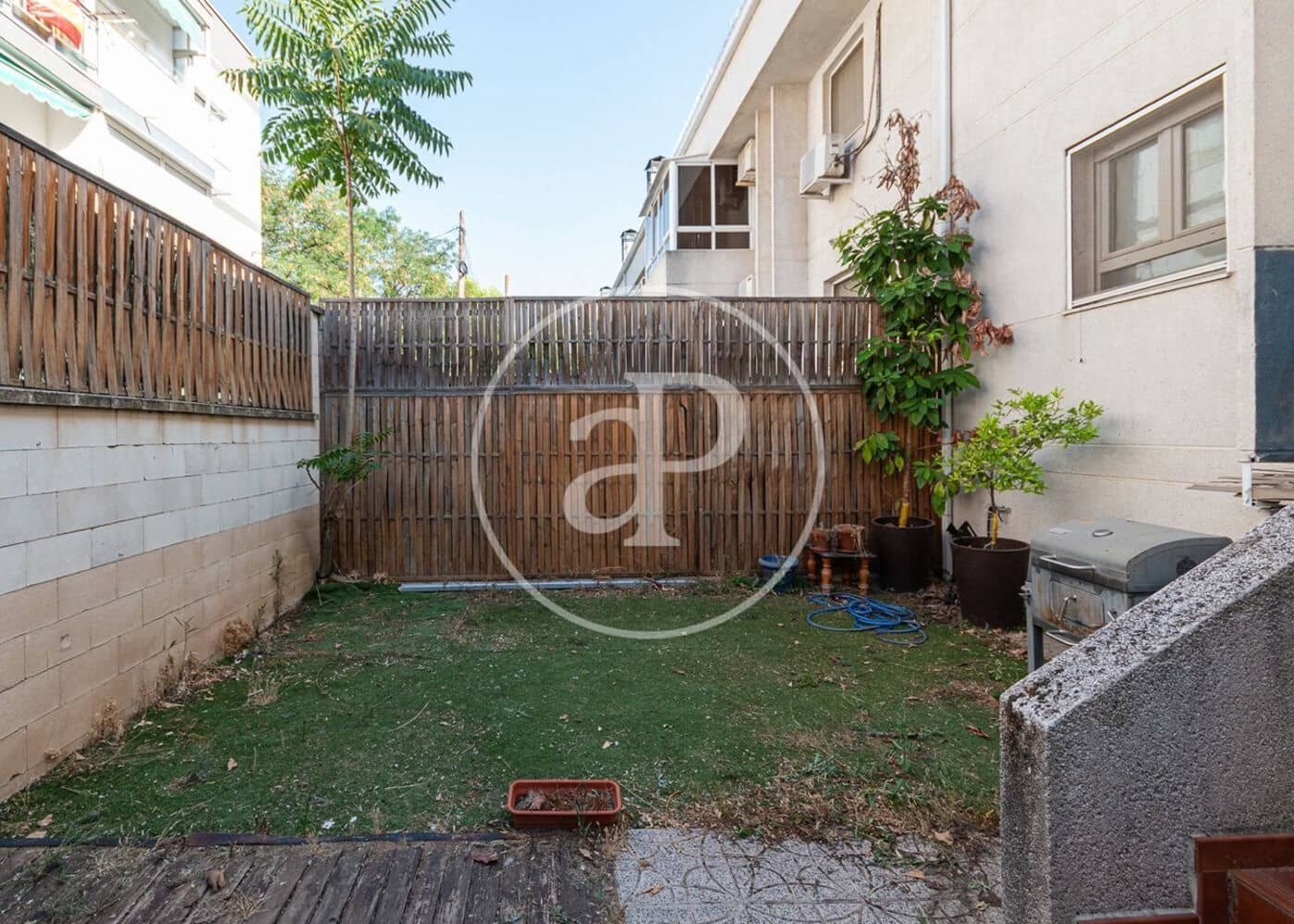 4 bedroom Villa for sale in Torrejon de Ardoz with garage - € 640,000 (Ref: 10115673)