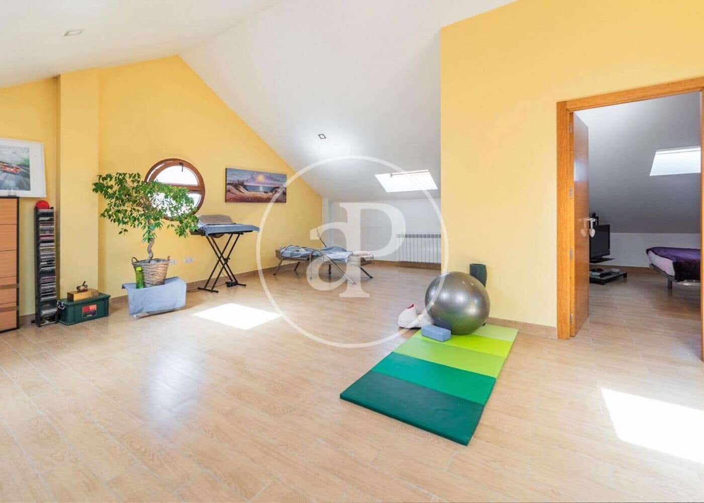 5 bedroom Villa for sale in Cobena with garage - € 890,000 (Ref: 10115675)