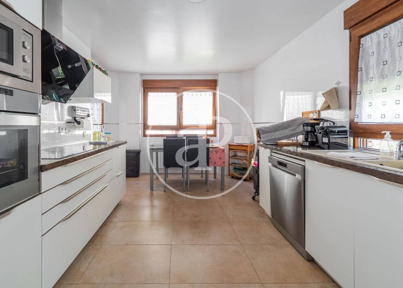 5 bedroom Villa for sale in Cobena with garage - € 890,000 (Ref: 10115675)