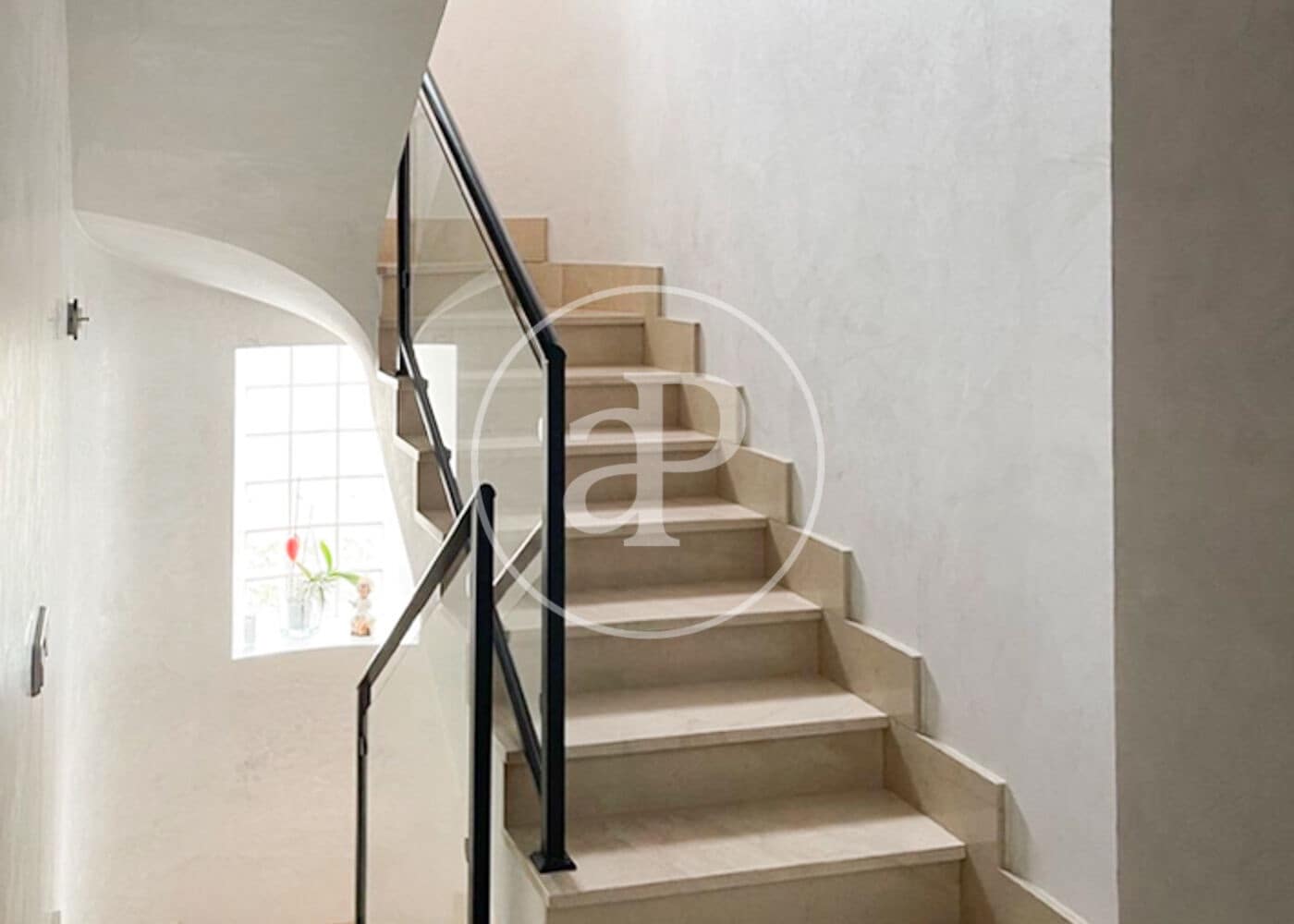 5 bedroom Villa for sale in Cobena with garage - € 890,000 (Ref: 10115675)