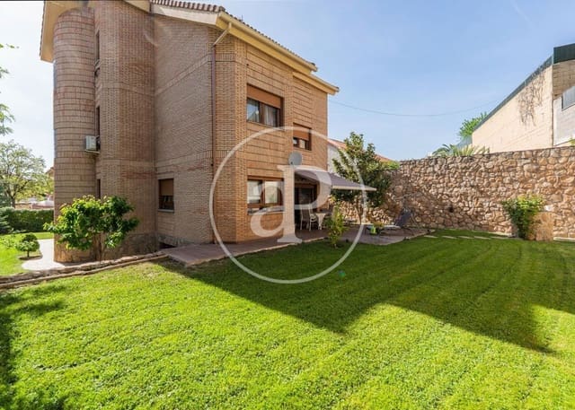 5 slaapkamer Villa te koop in Cobeña met garage - € 890.000 (Ref: 10115675)