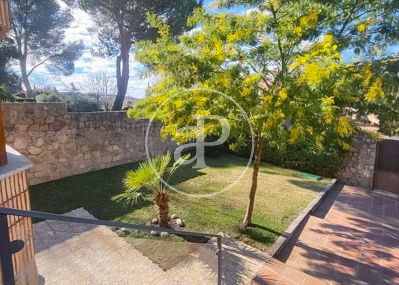 5 bedroom Villa for sale in Cobena with garage - € 890,000 (Ref: 10115675)