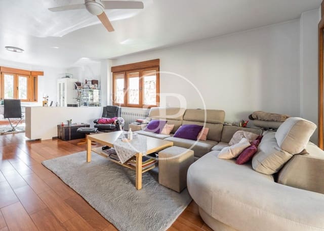 5 slaapkamer Villa te koop in Cobeña met garage - € 890.000 (Ref: 10115675)