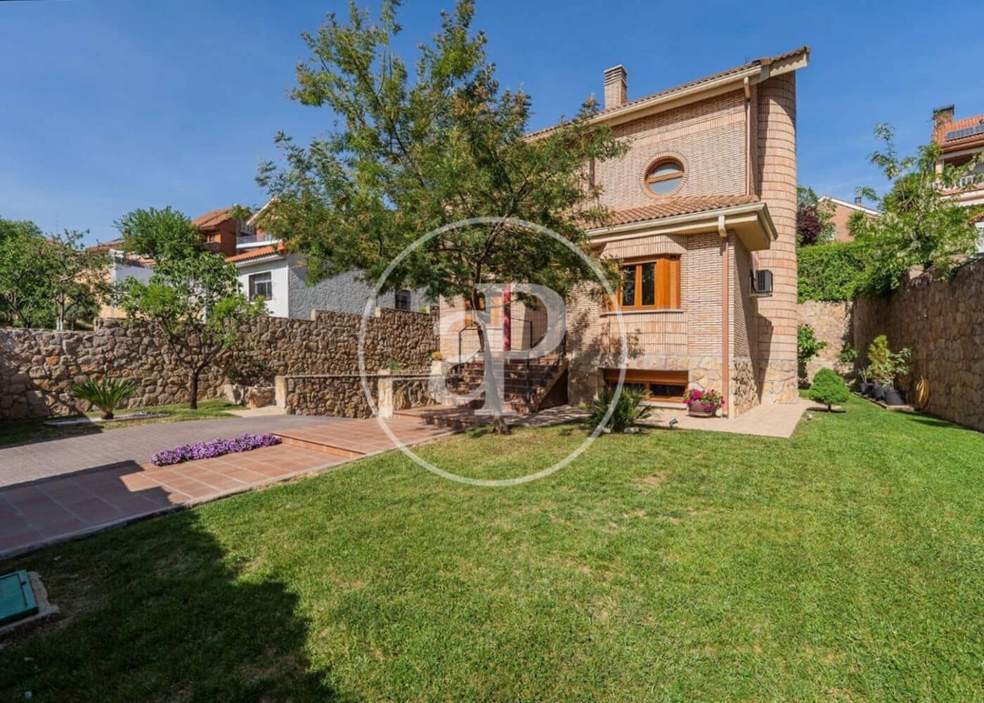 5 bedroom Villa for sale in Cobena with garage - € 890,000 (Ref: 10115675)