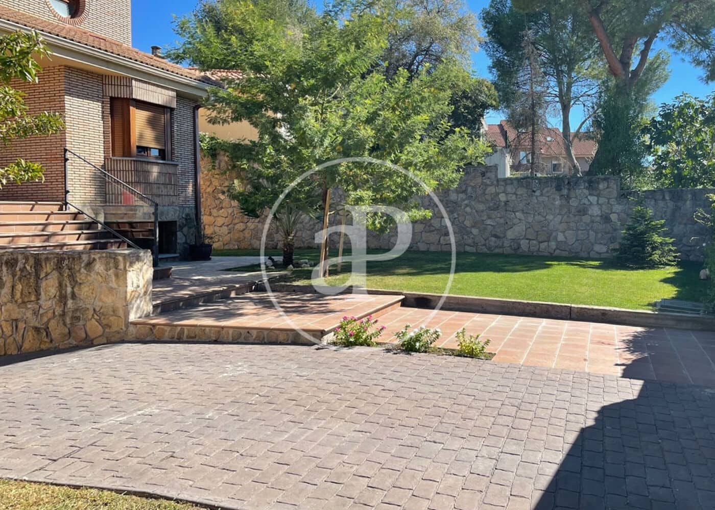 5 bedroom Villa for sale in Cobena with garage - € 890,000 (Ref: 10115675)