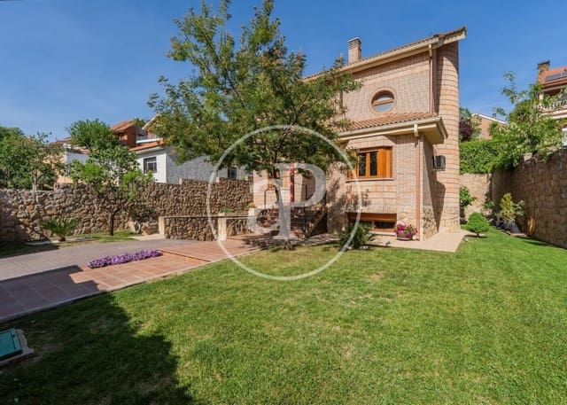 5 slaapkamer Villa te koop in Cobeña met garage - € 890.000 (Ref: 10115675)