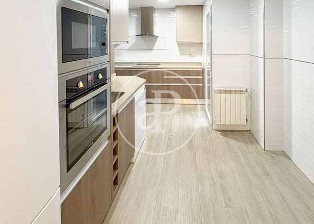4 makuuhuone Huoneisto myytävänä paikassa Valverde, Madrid kaupunki mukana uima-altaan 
autotalli - 1 200 000 € (Ref: 10115677)