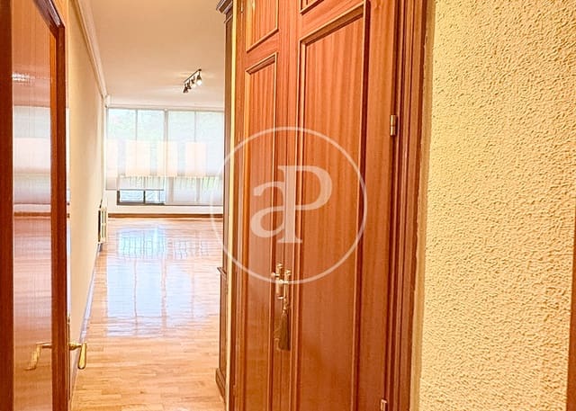 4 makuuhuone Huoneisto myytävänä paikassa Valverde, Madrid kaupunki mukana uima-altaan 
autotalli - 1 200 000 € (Ref: 10115677)