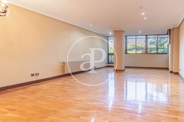 Apartamento de 4 habitaciones en Valverde, Madrid ciudad en venta con piscina garaje - 1.200.000 € (Ref: 10115677)