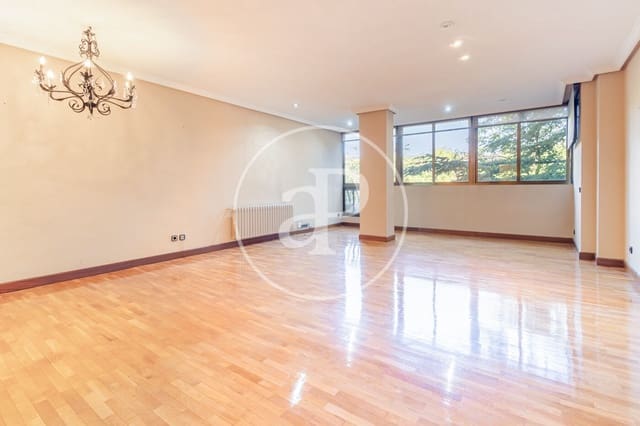 Apartamento de 4 habitaciones en Valverde, Madrid ciudad en venta con piscina garaje - 1.200.000 € (Ref: 10115677)