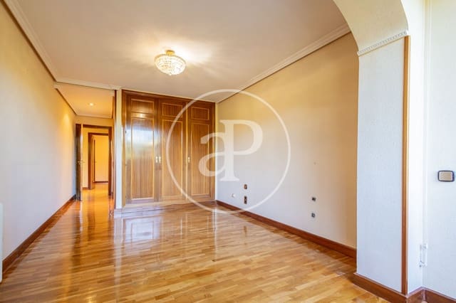Apartamento de 4 habitaciones en Valverde, Madrid ciudad en venta con piscina garaje - 1.200.000 € (Ref: 10115677)