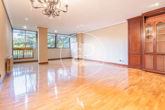 Apartamento de 4 habitaciones en Valverde, Madrid ciudad en venta con piscina garaje - 1.200.000 € (Ref: 10115677)