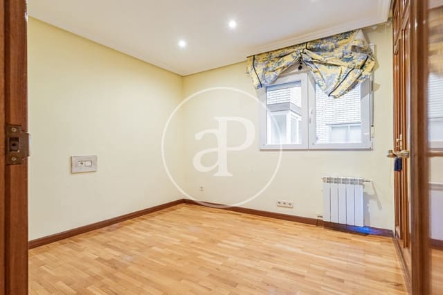 Apartamento de 4 habitaciones en Valverde, Madrid ciudad en venta con piscina garaje - 1.200.000 € (Ref: 10115677)