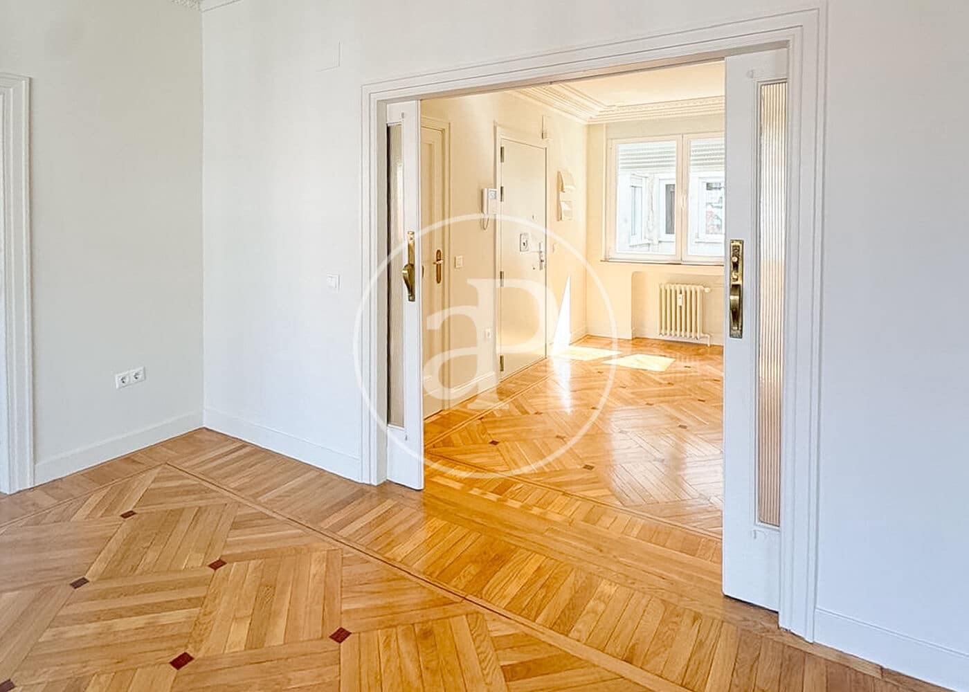 5 slaapkamer Appartement te huur in Madrid stad met garage - € 9.500 (Ref: 10115678)