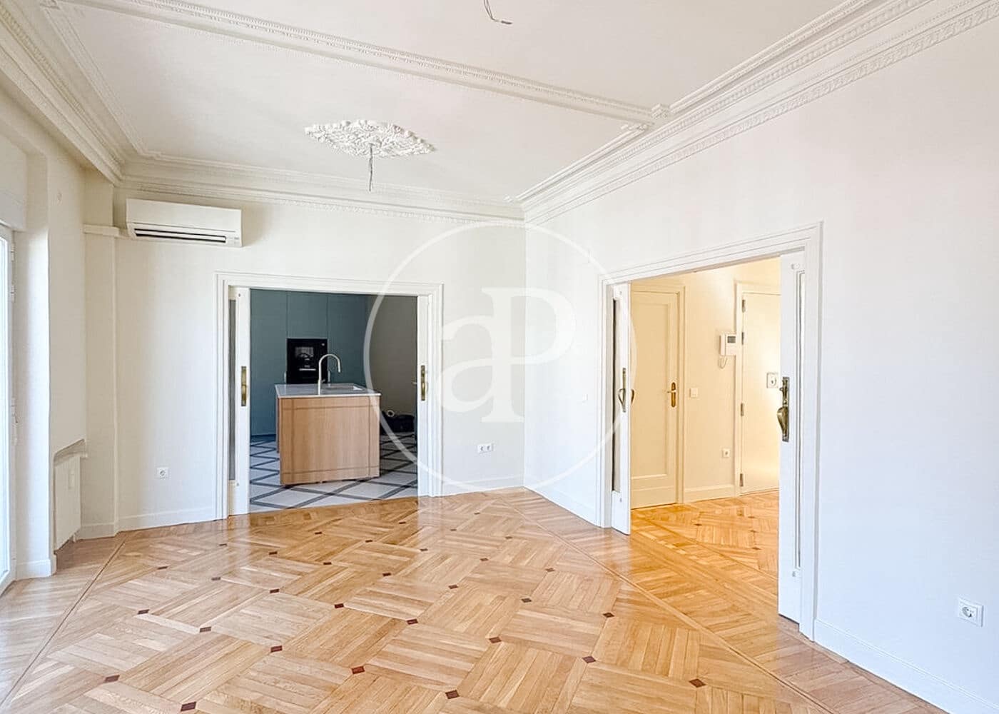 5 slaapkamer Appartement te huur in Madrid stad met garage - € 9.500 (Ref: 10115678)