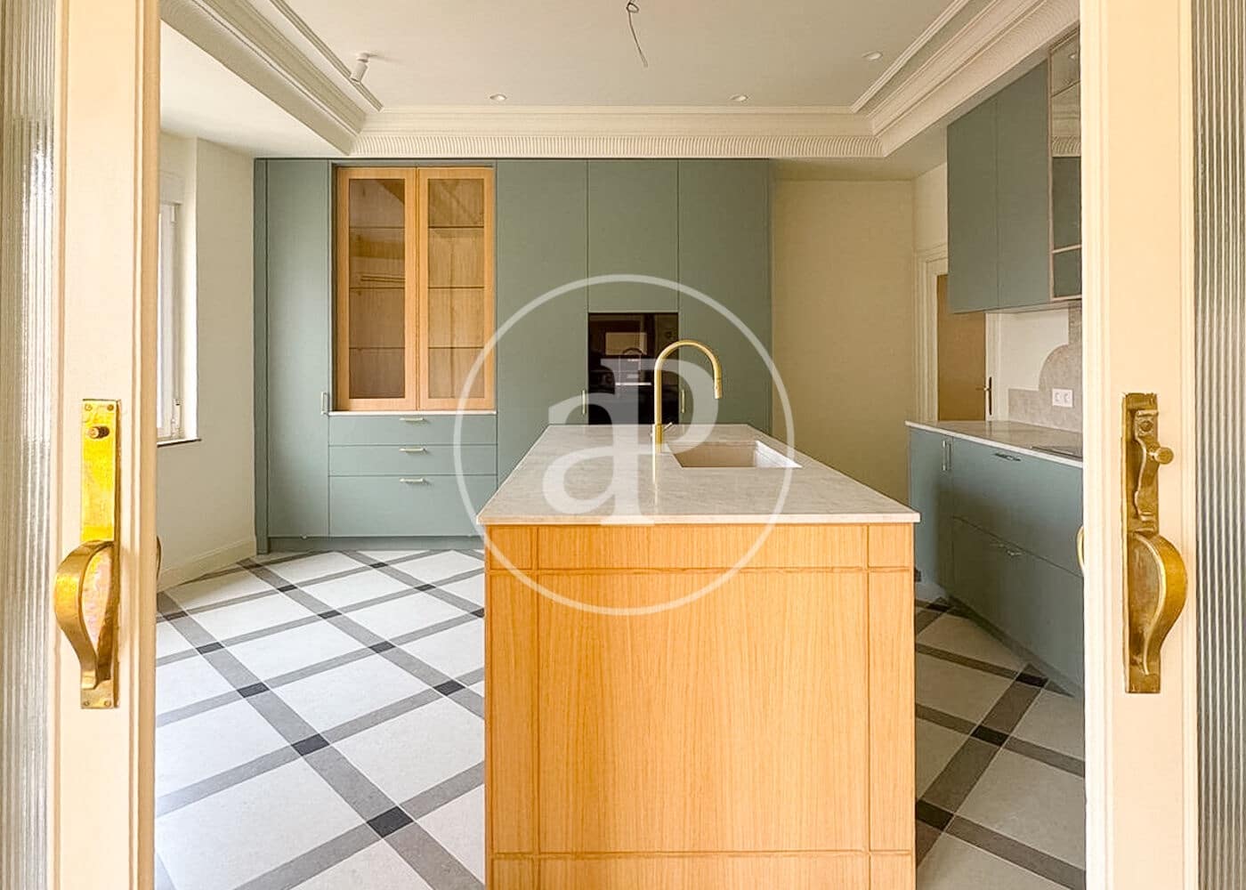 5 slaapkamer Appartement te huur in Madrid stad met garage - € 9.500 (Ref: 10115678)